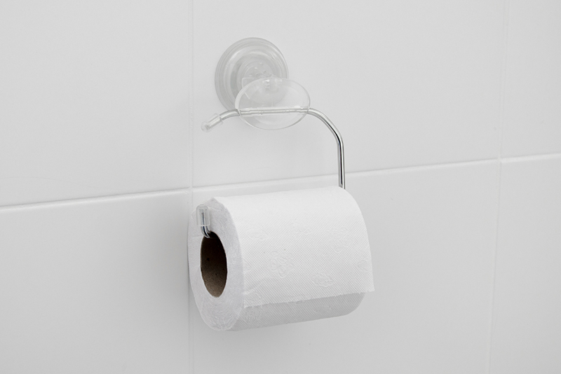 Images are merely illustrative. Plastic Toilet Paper in crystal color (CRIST) set in the bathroom.